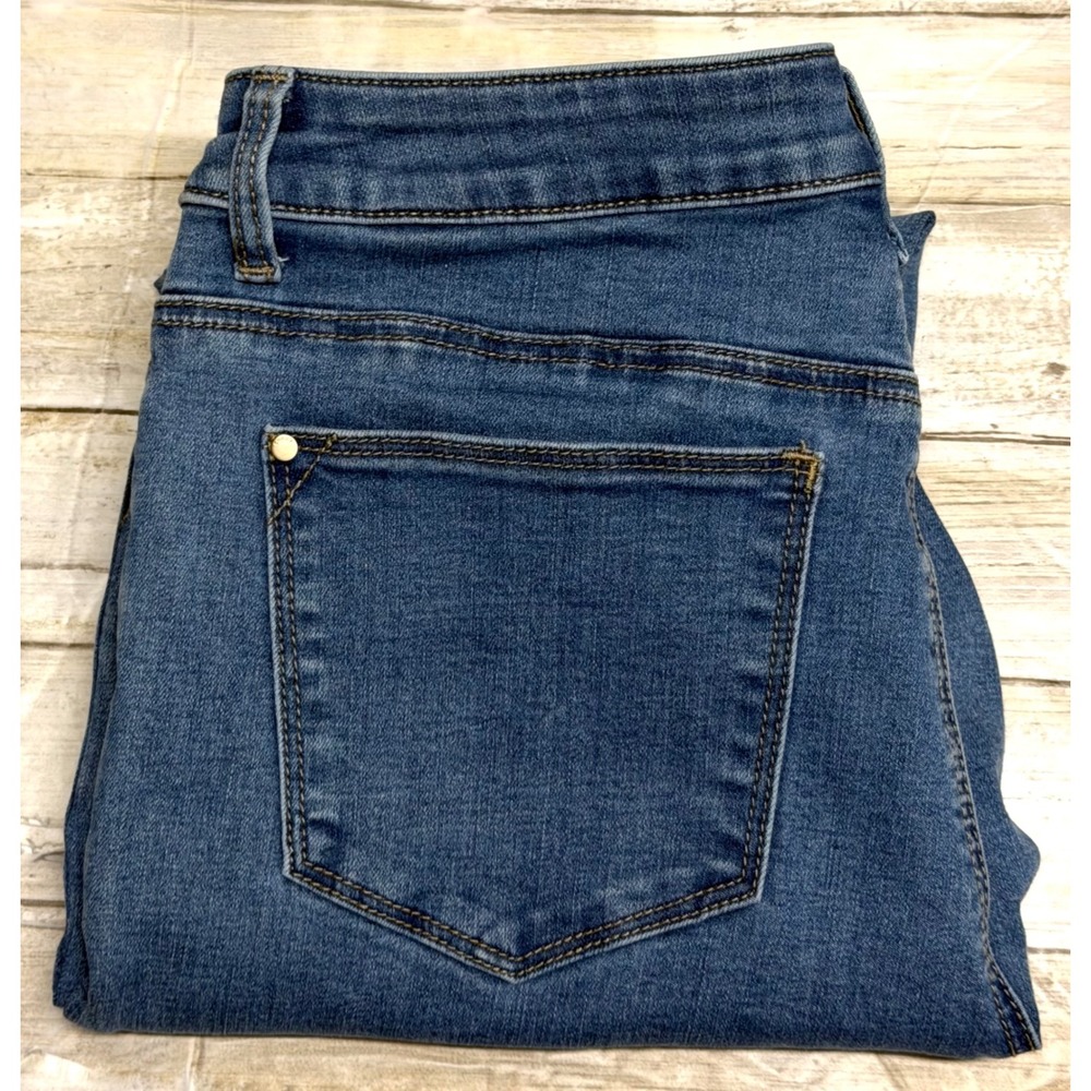 Chico's Stretch Girlfriend Jeans Slim Leg Ankle Embroidered size 0(U.S. 4)